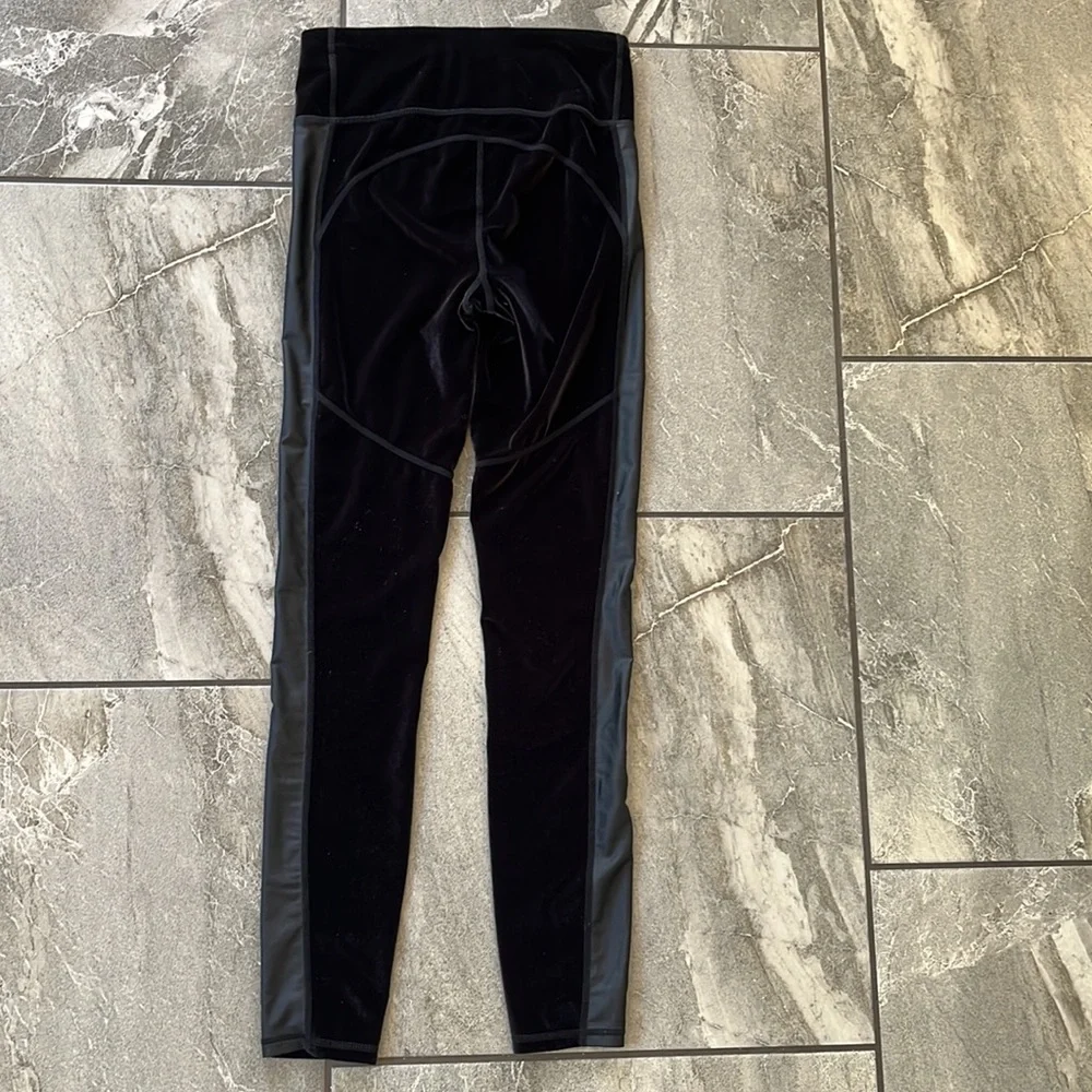 🖤 Sweaty Betty London Opulence velvet side strip faux leather black size small - Picture 4 of 10